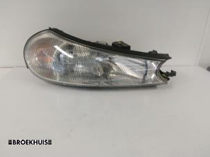 Gebruikte Rechter Koplamp Ford Mondeo II Wagon 2.0i 16V Prijs € 15,00 Margeregeling aangeboden door Autobedrijf Broekhuis B.V.