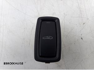 Gebruikte Schakelaar Porsche Macan (95B) 3.6 V6 24V Turbo Prijs € 15,00 Margeregeling aangeboden door Autobedrijf Broekhuis B.V.