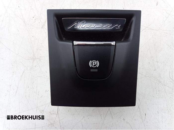 Gebruikte Handrem schakelaar Porsche Macan (95B) 3.6 V6 24V Turbo Prijs € 30,00 Margeregeling aangeboden door Autobedrijf Broekhuis B.V.