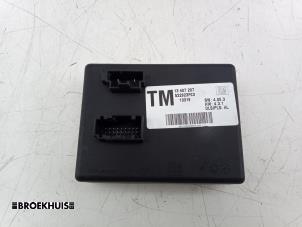 Gebruikte Deur module Opel Insignia Sports Tourer 2.0 CDTI 16V 120 ecoFLEX Prijs € 35,00 Margeregeling aangeboden door Autobedrijf Broekhuis B.V.