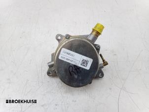 Gebruikte Vacuumpomp (Benzine) Porsche Panamera (970) 4.8 V8 32V GTS Prijs € 50,00 Margeregeling aangeboden door Autobedrijf Broekhuis B.V.