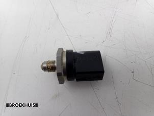 Gebruikte Brandstofdruk sensor Porsche Macan (95B) 3.6 V6 24V Turbo Prijs € 20,00 Margeregeling aangeboden door Autobedrijf Broekhuis B.V.