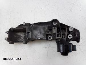 Gebruikte Dynamosteun onder Opel Vivaro 2.0 CDTI 16V Prijs € 72,60 Inclusief btw aangeboden door Autobedrijf Broekhuis B.V.