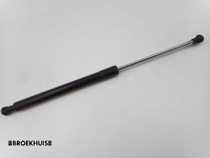 Gebruikte Gasveer rechts-achter Renault Clio III (BR/CR) 1.5 dCi FAP Prijs € 10,00 Margeregeling aangeboden door Autobedrijf Broekhuis B.V.