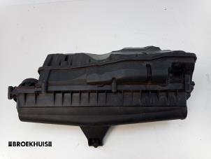 Gebruikte Luchtfilterhuis Peugeot 3008 I (0U/HU) 1.6 VTI 16V Prijs € 40,00 Margeregeling aangeboden door Autobedrijf Broekhuis B.V.