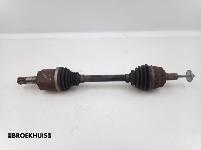 Gebruikte Aandrijfas links-voor Volvo V40 (MV) 1.6 D2 Prijs € 100,00 Margeregeling aangeboden door Autobedrijf Broekhuis B.V.