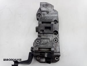 Gebruikte Dynamosteun onder BMW 1 serie (F20) 125d 2.0 16V Prijs € 25,00 Margeregeling aangeboden door Autobedrijf Broekhuis B.V.