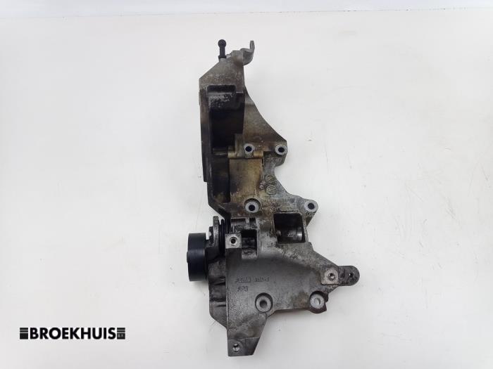 Gebruikte Dynamosteun boven Skoda Fabia II Combi 1.2 TDI 12V Greenline Prijs € 35,00 Margeregeling aangeboden door Autobedrijf Broekhuis B.V.