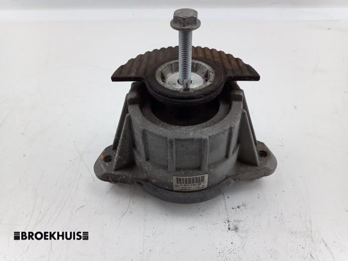 Gebruikte Motorsteun Mercedes C (C204) 1.8 C-180 CGI 16V BlueEfficiency Prijs € 25,00 Margeregeling aangeboden door Autobedrijf Broekhuis B.V.
