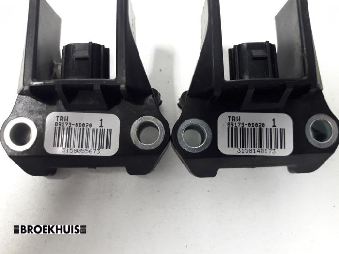 Airbag Sensor van een Toyota Yaris II (P9) 1.33 16V Dual VVT-I 2009
