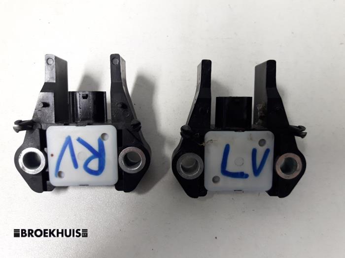 Airbag Sensor van een Toyota Yaris II (P9) 1.33 16V Dual VVT-I 2009