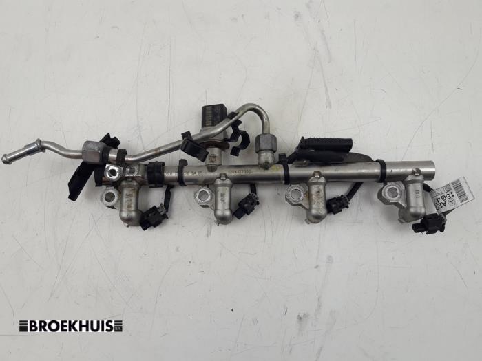 Gebruikte Injector brug Mercedes C (C204) 1.8 C-180 CGI 16V BlueEfficiency Prijs € 40,00 Margeregeling aangeboden door Autobedrijf Broekhuis B.V.