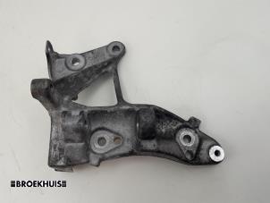 Gebruikte Dynamosteun boven Volvo V40 (MV) 1.6 D2 Prijs € 20,00 Margeregeling aangeboden door Autobedrijf Broekhuis B.V.