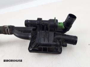 Gebruikte Thermostaathuis Volvo V40 (MV) 1.6 D2 Prijs € 20,00 Margeregeling aangeboden door Autobedrijf Broekhuis B.V.