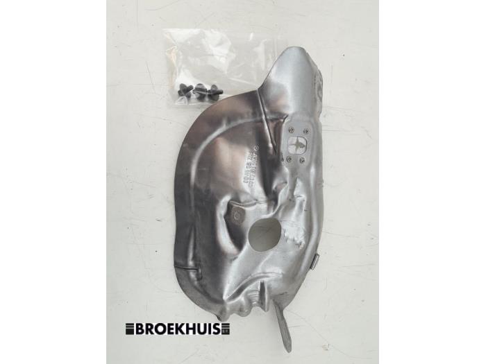 Gebruikte Hitteschild uitlaat Mercedes A (177.0) 2.0 A-250 Turbo 16V Prijs € 25,00 Margeregeling aangeboden door Autobedrijf Broekhuis B.V.