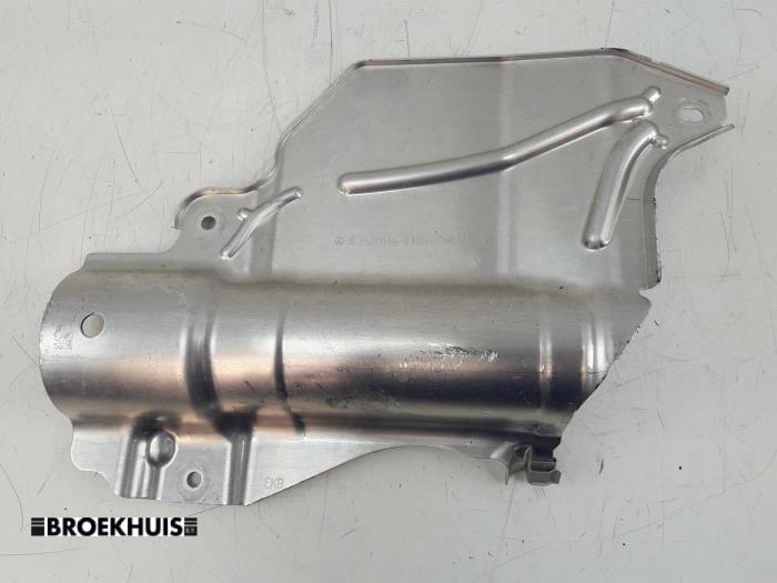 Gebruikte Hitteschild uitlaat Mercedes A (177.0) 2.0 A-250 Turbo 16V Prijs € 25,00 Margeregeling aangeboden door Autobedrijf Broekhuis B.V.