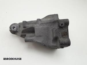 Gebruikte Motorsteun Mercedes C (W205) C-220 2.2 CDI BlueTEC, C-220 d 16V Prijs € 30,00 Margeregeling aangeboden door Autobedrijf Broekhuis B.V.