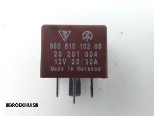 Gebruikte Relais Porsche Boxster (986) 3.2 S 24V Prijs € 10,00 Margeregeling aangeboden door Autobedrijf Broekhuis B.V.