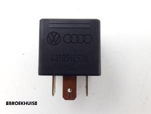 Gebruikte Relais Porsche Boxster (986) 3.2 S 24V Prijs € 10,00 Margeregeling aangeboden door Autobedrijf Broekhuis B.V.