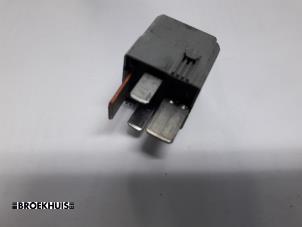 Gebruikte Relais Mercedes E (W211) 2.2 E-200 CDI 16V Prijs € 5,00 Margeregeling aangeboden door Autobedrijf Broekhuis B.V.