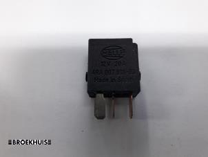 Gebruikte Relais Mercedes E (W211) 2.2 E-200 CDI 16V Prijs € 5,00 Margeregeling aangeboden door Autobedrijf Broekhuis B.V.