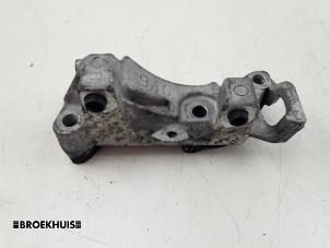 Gebruikte Motorsteun Peugeot 5008 I (0A/0E) 1.6 HDiF 16V Prijs € 25,00 Margeregeling aangeboden door Autobedrijf Broekhuis B.V.