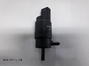 Gebruikte Ruitensproeierpomp voor Mercedes E (W211) 2.6 E-240 V6 18V Prijs € 5,00 Margeregeling aangeboden door Autobedrijf Broekhuis B.V.