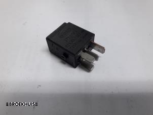 Gebruikte Relais Mercedes E (W211) 2.2 E-200 CDI 16V Prijs € 5,00 Margeregeling aangeboden door Autobedrijf Broekhuis B.V.