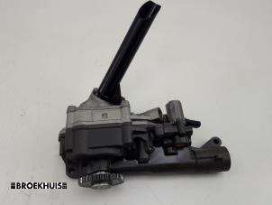 Gebruikte Oliepomp Mercedes CLA Shooting Brake (117.9) 2.0 CLA-250 Turbo 16V 4-Matic Prijs € 80,00 Margeregeling aangeboden door Autobedrijf Broekhuis B.V.