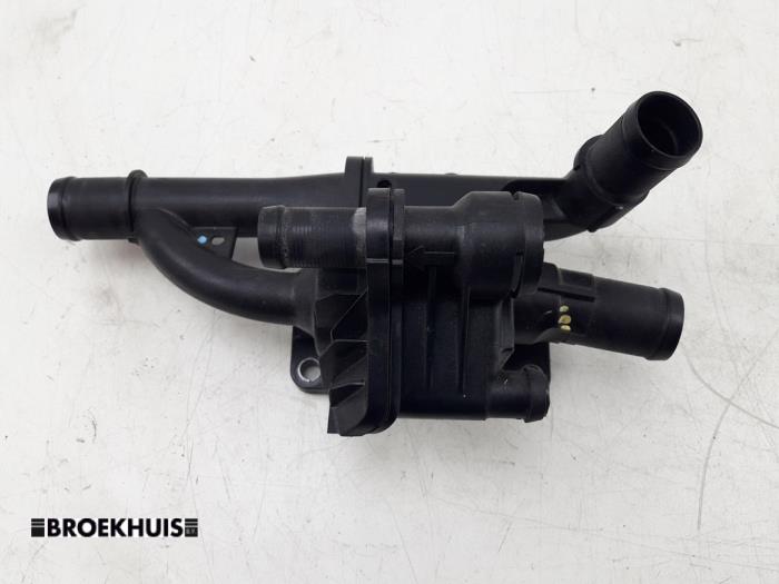 Gebruikte Thermostaathuis Volvo V60 I (FW/GW) 1.6 DRIVe Prijs € 20,00 Margeregeling aangeboden door Autobedrijf Broekhuis B.V.