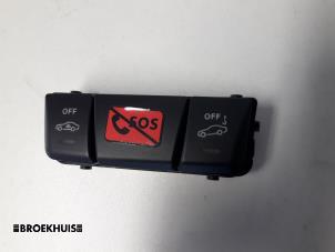 Gebruikte SOS knop Mercedes B (W246,242) 2.2 B-220 CDI BlueEFFICIENCY 16V Prijs € 25,00 Margeregeling aangeboden door Autobedrijf Broekhuis B.V.