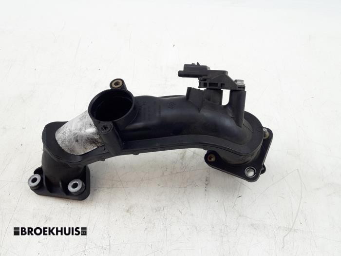 Gebruikte Intercooler Buis Volvo V60 I (FW/GW) 1.6 DRIVe Prijs € 20,00 Margeregeling aangeboden door Autobedrijf Broekhuis B.V.