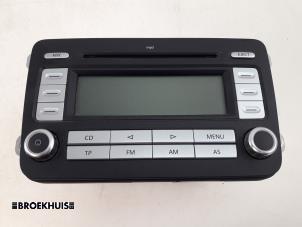 Gebruikte Radio CD Speler Volkswagen Caddy III (2KA,2KH,2CA,2CH) 1.6 TDI 16V Prijs € 60,50 Inclusief btw aangeboden door Autobedrijf Broekhuis B.V.