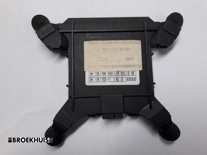 Gebruikte Alarm sensor Mercedes C (W203) 2.2 C-200 CDI 16V Prijs € 20,00 Margeregeling aangeboden door Autobedrijf Broekhuis B.V.