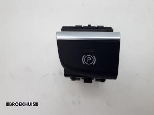 Gebruikte Schakelaar handrem Audi A3 Limousine (8VS/8VM) 1.4 TFSI ACT 16V Prijs € 15,00 Margeregeling aangeboden door Autobedrijf Broekhuis B.V.