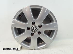 Gebruikte Velg Volkswagen Golf Plus (5M1/1KP) 1.6 FSI 16V Prijs € 40,00 Margeregeling aangeboden door Autobedrijf Broekhuis B.V.