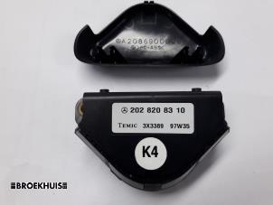 Gebruikte Alarm sensor Mercedes CLK (C208) 2.0 200K Evo 16V Prijs € 25,00 Margeregeling aangeboden door Autobedrijf Broekhuis B.V.