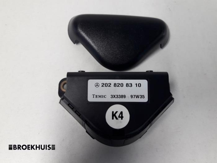 Gebruikte Alarm sensor Mercedes C-Klasse Prijs € 25,00 Margeregeling aangeboden door Autobedrijf Broekhuis B.V.