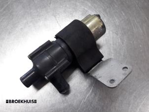 Gebruikte Waterpomp Mercedes C Combi (S202) 2.2 C-220 TD 16V Prijs € 20,00 Margeregeling aangeboden door Autobedrijf Broekhuis B.V.