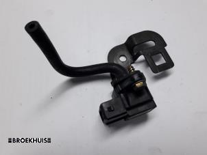Gebruikte Map Sensor (inlaatspruitstuk) Mercedes C Combi (S202) 2.4 C240T V6 18V Prijs € 20,00 Margeregeling aangeboden door Autobedrijf Broekhuis B.V.