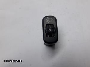 Gebruikte Schakelaar Koplamp Ihv Mercedes Sprinter 5t (906.63/65) Prijs € 10,00 Margeregeling aangeboden door Autobedrijf Broekhuis B.V.