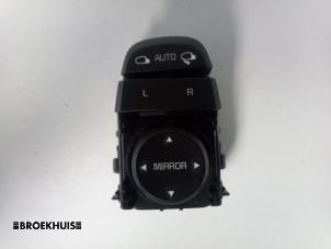 Gebruikte Spiegel Schakelaar Kia Sportage (QL) 1.7 CRDi 16V 4x2 Prijs € 25,00 Margeregeling aangeboden door Autobedrijf Broekhuis B.V.