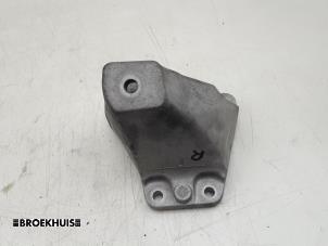 Gebruikte Motorrubber BMW 5 serie Touring (F11) 520d 16V Prijs € 25,00 Margeregeling aangeboden door Autobedrijf Broekhuis B.V.