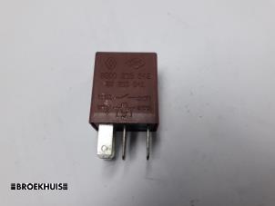 Gebruikte Relais Renault Trafic Prijs € 5,00 Margeregeling aangeboden door Autobedrijf Broekhuis B.V.