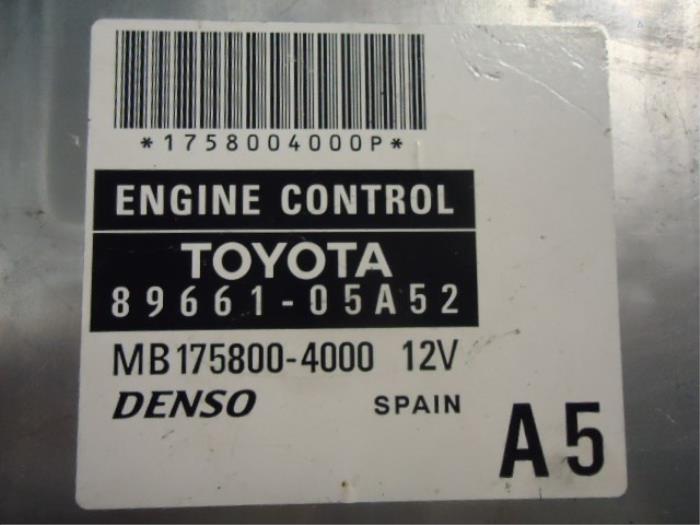 Inspuitcomputer van een Toyota Avensis Wagon (T25/B1E) 2.0 16V D-4D-F 2008