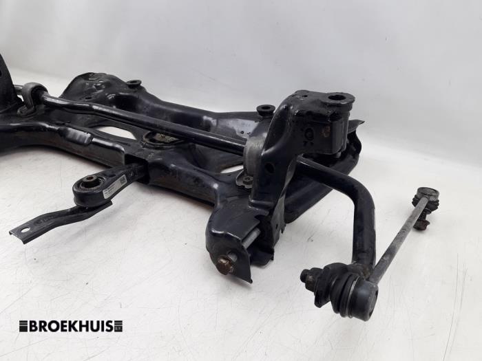 Subframe van een Volkswagen Golf VII Variant (AUVV) 1.0 TSI 12V BlueMotion Technology 2015