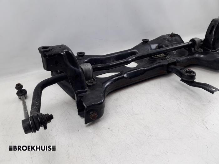 Subframe van een Volkswagen Golf VII Variant (AUVV) 1.0 TSI 12V BlueMotion Technology 2015