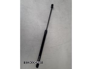 Gebruikte Kofferdekseldemper rechts-achter MG ZS EV Prijs op aanvraag aangeboden door Autobedrijf Broekhuis B.V.