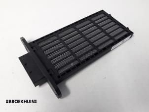 Gebruikte Element Kachelverwarming Renault Laguna III Estate (KT) 2.0 dCi 16V 150 Prijs € 40,00 Margeregeling aangeboden door Autobedrijf Broekhuis B.V.