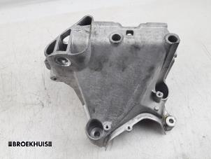 Gebruikte Motorrubber Volkswagen Golf VIII (CD1) 1.0 eTSI 12V Prijs € 35,00 Margeregeling aangeboden door Autobedrijf Broekhuis B.V.